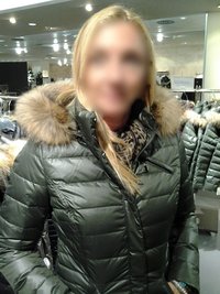 Testkundin in Echtpelz-Daunenjacke. Foto: KTWZ