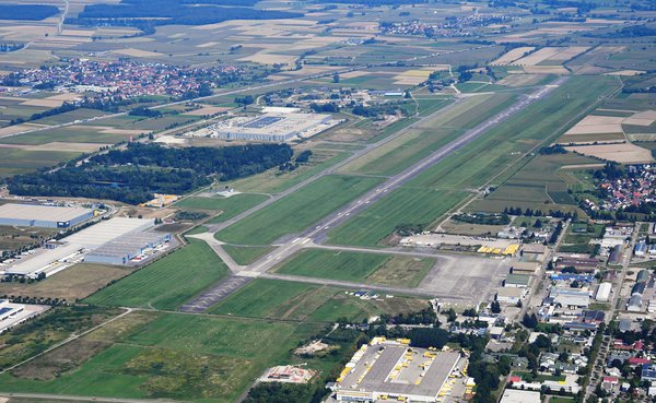 Der Flughafen in Lahr. Foto: commons.wikimedia.org/Carsten Steger; CC BY-SA 4.0</a>, <a href=https://commons.wikimedia.org/w/index.php?curid=112346432">Link</a>