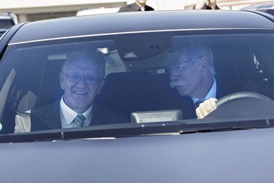 Als Ministerpräsident hat Winfried Kretschmann schnell seine Liebe zum Auto entdeckt. Foto: Joachim E. Röttgers