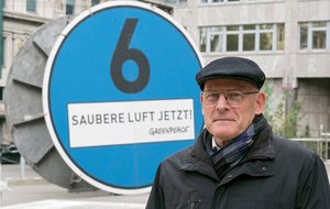 Landesverkehrsminister Winfried Hermann, Fan der Blauen Plakette.