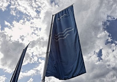 Die Flagge der Schönauer "Stromrebellen". 