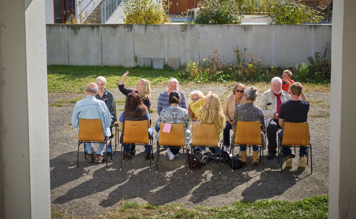 Der "Mut-Muskel-Training"-Workshop startet im Hof des Kunstvereins. Der "Mut-Muskel-Training"-Workshop startet im Hof des Kunstvereins.
