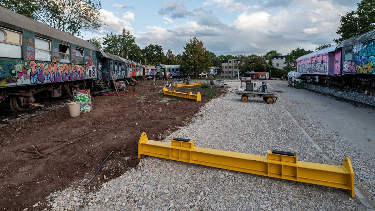 Alle angekommen und nach Plan im Halbkreis drapiert.