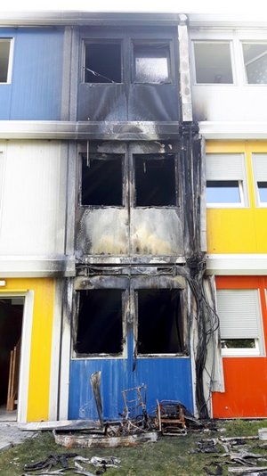 Verkohlt: Flüchtlingswohnheim in Pankow. Fotos: Kontext