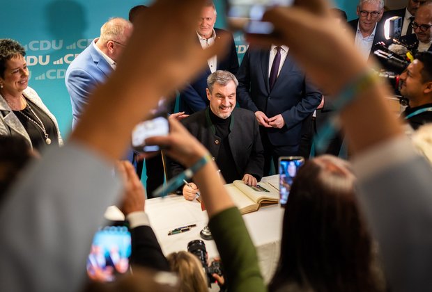 Der Franke ist das beliebteste Fotomotiv an diesem Abend.