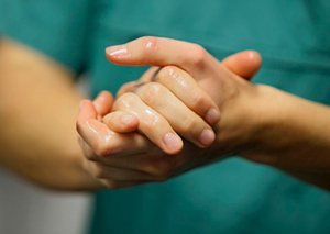 Die Politik will ihre Hände in Unschuld waschen.