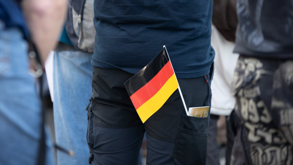 Nationalismus steckt nicht nur in den Köpfen von Rechten. Fotos: Julian Rettig