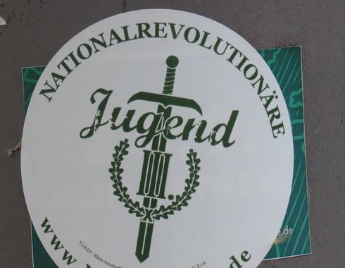 Martialisch auch im Logo.