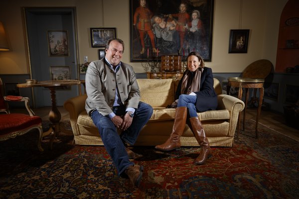 Fürst Philipp Gottfried Alexander Prinz zu Hohenlohe-Langenburg mit Gattin Saskia. Foto: Gottfried Stoppel Fürst Philipp Gottfried Alexander Prinz zu Hohenlohe-Langenburg mit Gattin Saskia. Foto: Gottfried Stoppel
