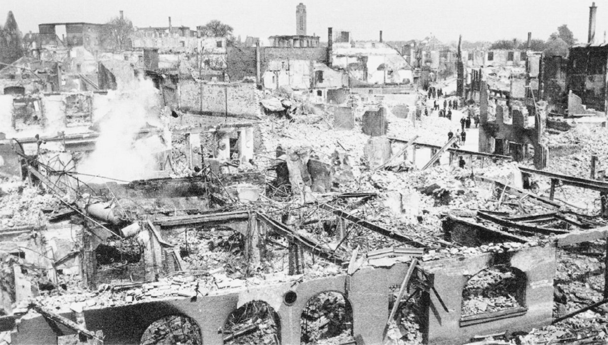 24.4.1944: Das zerstörte Friedrichshafen nach dem fünften Bombenangriff der Alliierten. Zu beklagen sind 1.000 Tote und Verwundete.