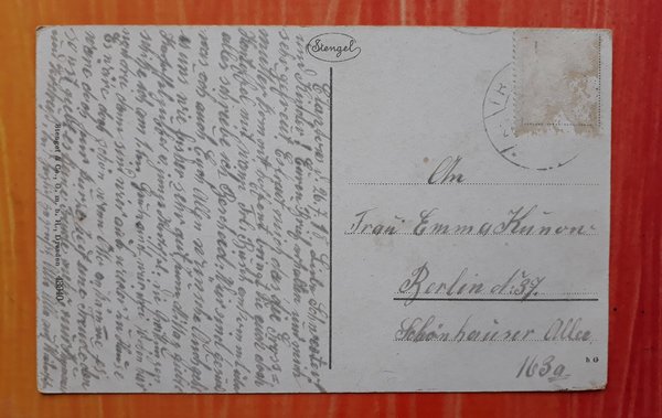 "Zum Mittag giebt es Kartoffelpuffer o. junge Kartoffel", schreibt die Unbekannte an Emma Kunow.