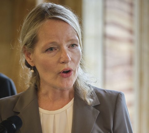 Auf Drängen von Ministerin Thekla Walker (Grüne) gibt's nun weniger Hubschraubertiefflugstrecken. Foto: Joachim E. Röttgers