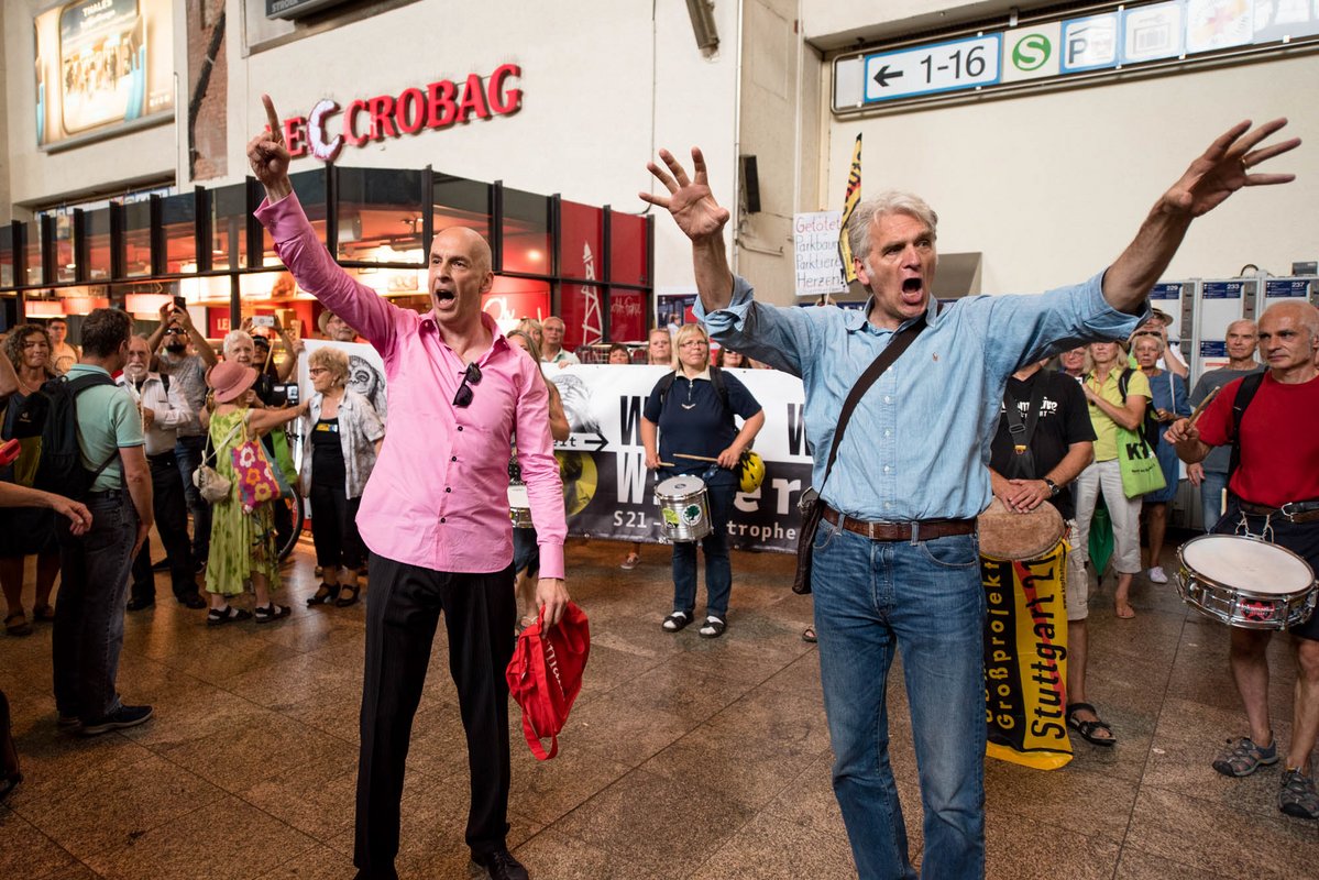 Im Juli 2018 riefen Volker Lösch (links) und Walter Sittler zum Schwabenstreich ...