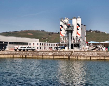 Wäre ohne Ausnahme wohl auch stillgestanden: Holcim-Betonwerk im Stuttgharter Neckarhafen. Foto: Joachim E. Röttgers
