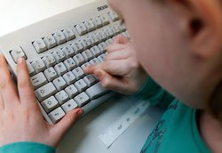 Da müssen sie alle durch: schreiben lernen auf Papier und Tastatur.