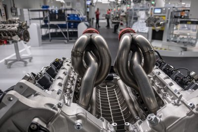 Sowas von out: Achtzylinder-PS-Bolide im Porsche-Werk.