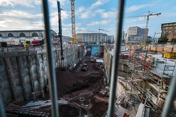 Riesiger Aufriss: Milliardengrab Tiefbahnhof.