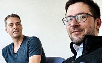 Wo der Online-Hammer hängt Unsere Systemzauberer: Thomas Schwuchow, links, und Andreas Mayer. Foto: Martin Storz