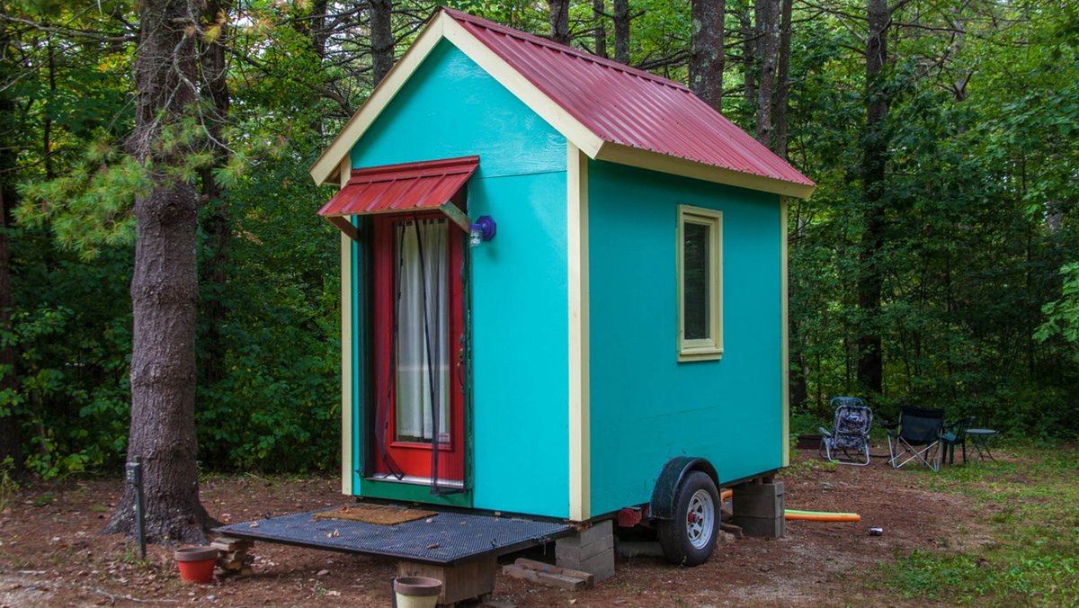 Die Würde des Menschen ist unantastbar, behauptet das Grundgesetz. Trotzdem sind Tiny Houses legal. Foto: Paul VanDerWerf, Flickr, CC BY 2.0 Die Würde des Menschen ist unantastbar, behauptet das Grundgesetz. Trotzdem sind Tiny Houses legal. Foto: Paul VanDerWerf, Flickr, CC BY 2.0