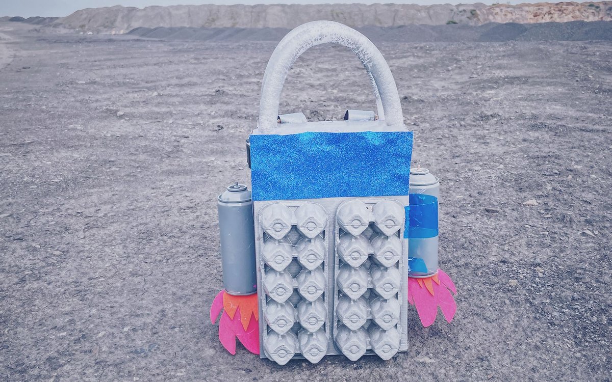 Von Igor und Dima gebauter Jetpack zum Fliegen. Von Igor und Dima gebauter Jetpack zum Fliegen.