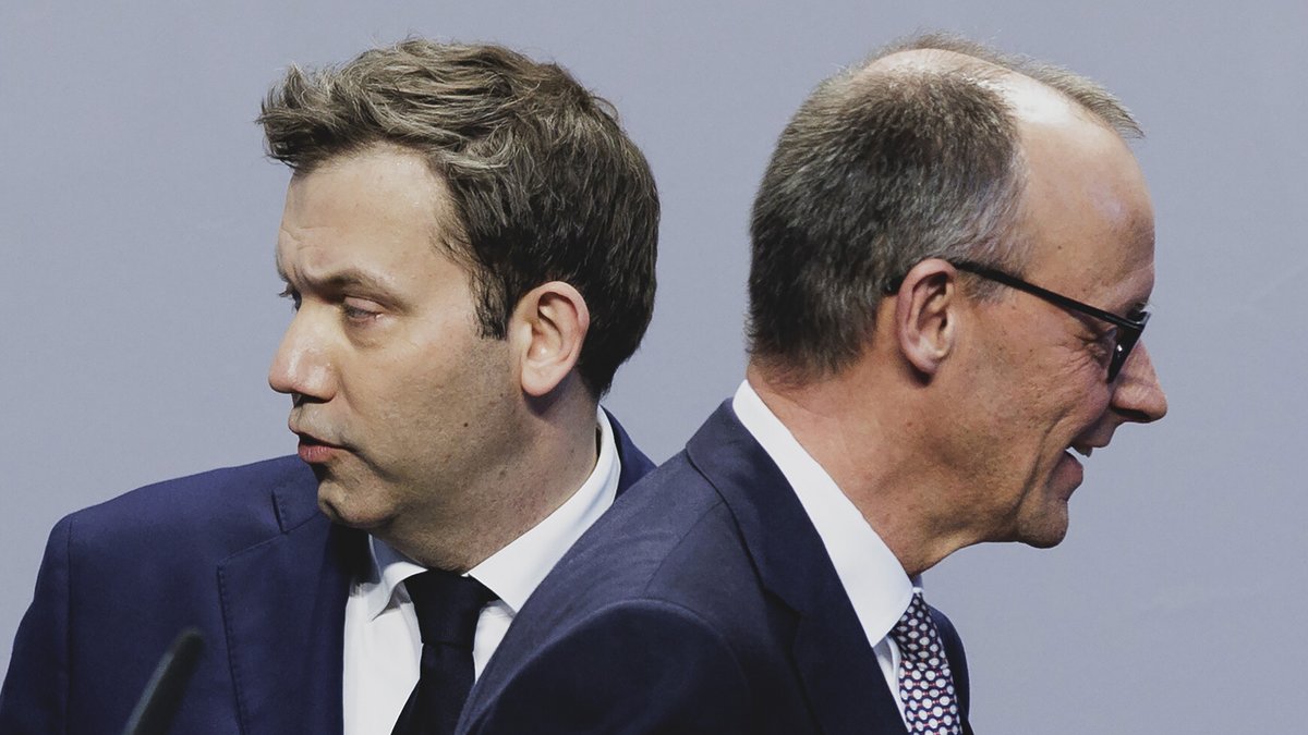 Lars Klingbeil, SPD, und Friedrich Merz, CDU, am Ende ihrer Koalitionsverhandlungen. Foto: picture alliance/photothek.de, Florian Gaertner