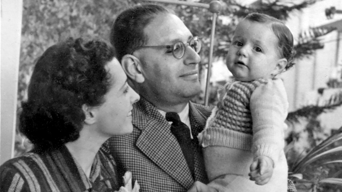 Die jungen Eltern Erna und Alfred Moos mit Sohn Michael 1947 in Tel Aviv. Foto: Archiv DZOK, A 5525