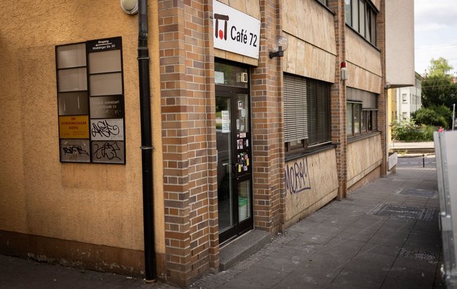 Duschen, Schließfächer und Waschmaschinen bietet das Café 72. Foto: Julian Rettig Duschen, Schließfächer und Waschmaschinen bietet das Café 72. Foto: Julian Rettig