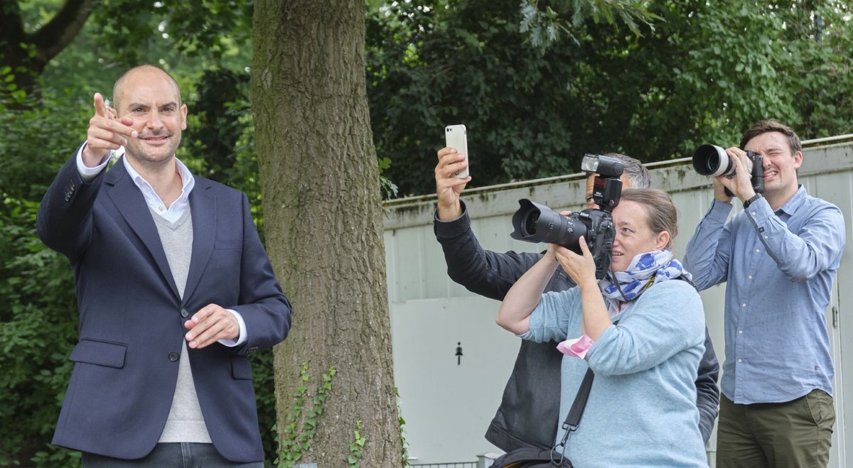 Danyal Bayaz im Medienrummel – die Aufregung verrät viel über die Aufgeregten. Foto: Joachim E. Röttgers