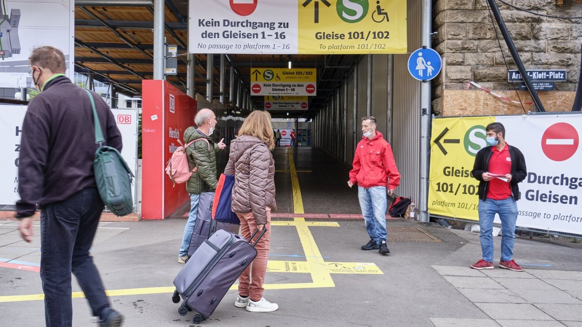 Kommt man hier auch zur U-Bahn? Nein. Aber ins Gespräch!