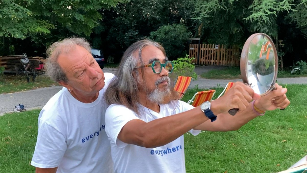 Paul Siemt und Padungsak Kochsonmrong bei der Performance "We are strangers" in Bassano del Grappa bei Vicenza. Foto: Heinrich Kallenberg
