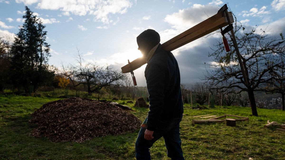 Bis zum späten Nachmittag wird gemeinsam angepackt.