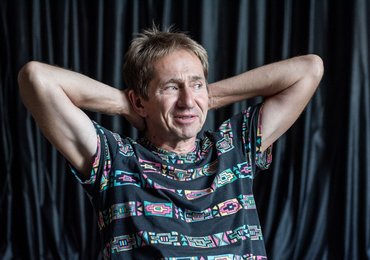 "Hingezogen zu kontroversen Orten", und prompt: Punktlandung in der S-21-Grube. "Hingezogen zu kontroversen Orten", und prompt: Punktlandung in der S-21-Grube.