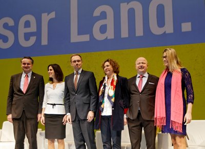 Beinahe nur Staffage: die FDP-Frauen Katja Suding, Nicola Beer und Lencke Steiner (v. l.).