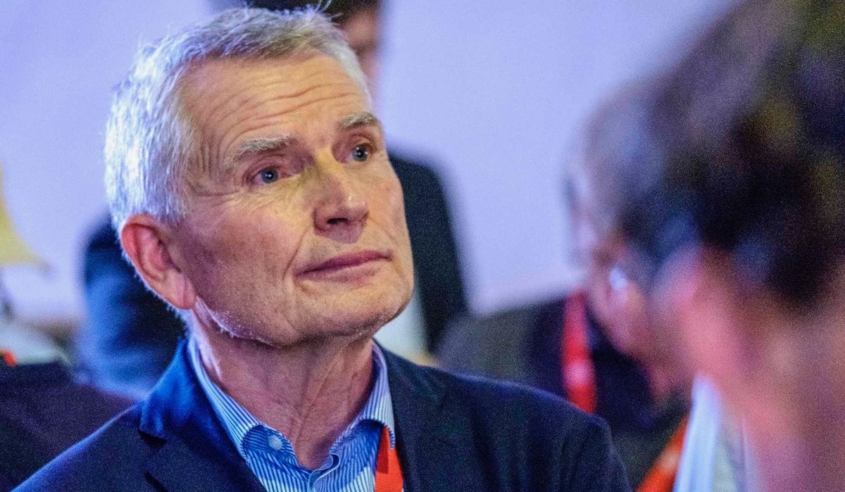 Wem drückt Wolfgang Dietrich beim Relegationsspiel die Daumen? Foto: Joachim E. Röttgers