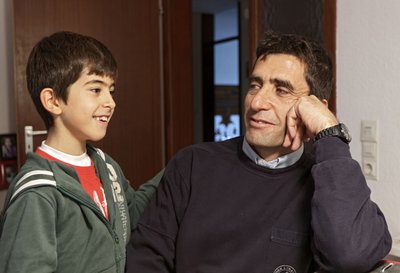 Die Flüchtlingen lebten im Zimmer des Sohnes, der Sohn war zu seinen kleinen Geschwistern gezogen.