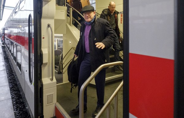 Bahnfahrer und Verkehrsminister Winfried Hermann. 