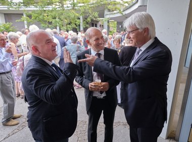 Detlev Zander, Bürgermeister Joachim Wolf und Klaus Andersen, Weltlicher Vorsteher der Brüdergemeinde (v.l.). Detlev Zander, Bürgermeister Joachim Wolf und Klaus Andersen, Weltlicher Vorsteher der Brüdergemeinde (v.l.).