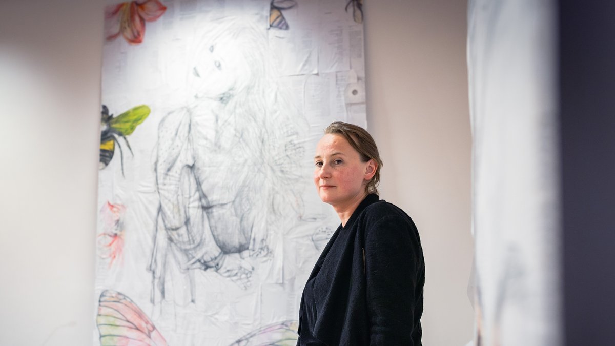 Geschaffen hat es die Berliner Künstlerin Julia B. Nowikowa, die auch die Cover der Bücher von Festivalkuratorin Nino Haratischwili illustriert.