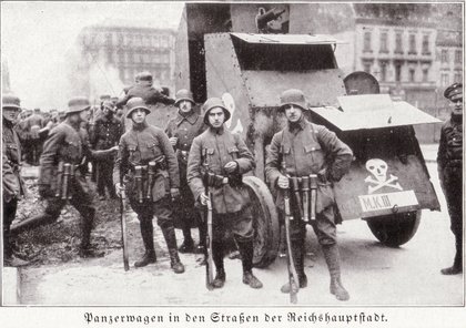 Freikorps in Berlin um 1919. Foto: Major a.D. F. W. Deiß, Weller Verlag Berlin - Ehrenbuch des deutschen Heeres, Gemeinfrei, <a href="https://commons.wikimedia.org/w/index.php?curid=30552319">Link</a> Freikorps in Berlin um 1919. Foto: Major a.D. F. W. Deiß, Weller Verlag Berlin - Ehrenbuch des deutschen Heeres, Gemeinfrei, <a href="https://commons.wikimedia.org/w/index.php?curid=30552319">Link</a>