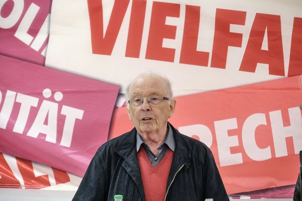 Autor Paul Schobel im Oktober 2019 bei einer DGB-Veranstaltung.