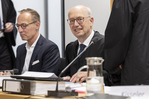 Starring: Anwalt Ulrich Quack (Mitte) als Vertreter der DB AG.