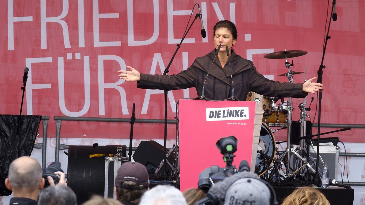 Auftritt Sahra Wagenknecht auf dem Stuttgarter Schlossplatz, kurz vor der Bundestagswahl 2017. Fotos: Joachim E. Röttgers
