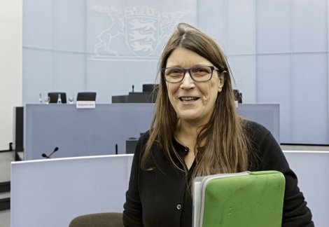 Stellt ihr Wissen zur Verfügung: die Journalistin Andrea Röpke, hier bei einer Anhörung des NSU-Ausschusses im Landtag von Baden-Württemberg.