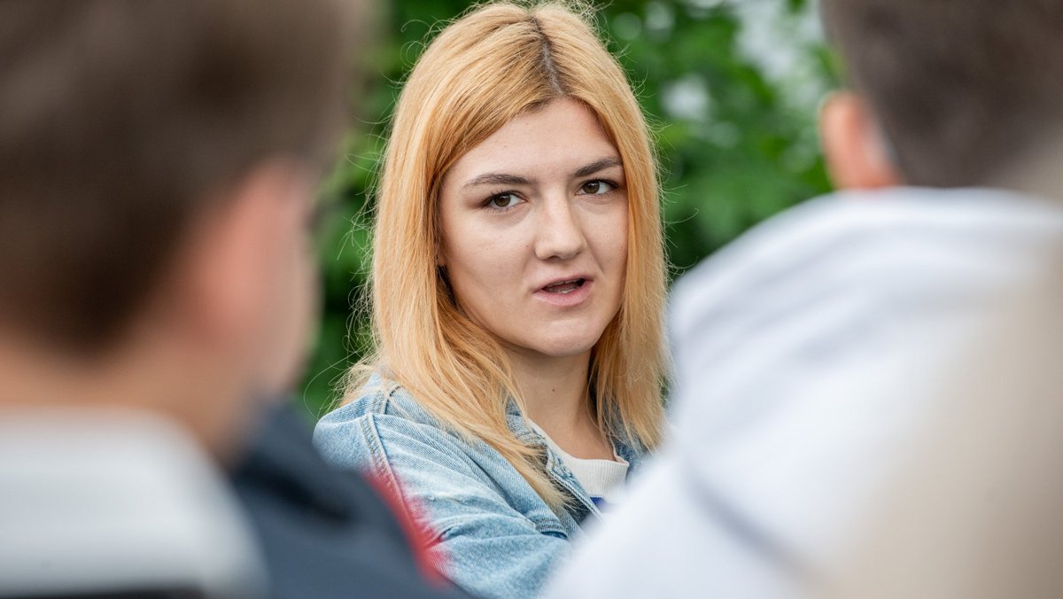 "Planen? Heutzutage? Nein, gerade leben wir einfach", sagt die Ukrainerin Valeria Maksimova. Fotos: Jens Volle "Planen? Heutzutage? Nein, gerade leben wir einfach", sagt die Ukrainerin Valeria Maksimova. Fotos: Jens Volle