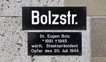 Hunderte Straßen in Deutschland sind nach Eugen Bolz benannt. In Stuttgart die Straße zwischen Schlossplatz und Friedrichsbau Varieté. Foto: Joachim E. Röttgers