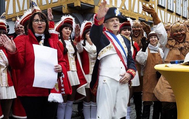 Kraftvoll wie Napoleon: Backnangs "erster Bürger" feiert Fasching. Foto: Jörg Fiedler