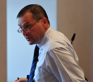 Udo Pastörs, 2013 bei einer Landtagssitzung in Mecklenburg-Vorpommern. Foto: Ralf Roletschek