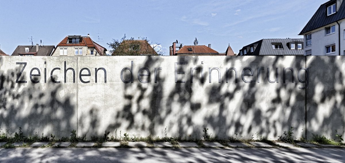 In der Otto-Umfrid-Straße im Stuttgarter Nordbahnhofviertel erinnert ein Mahnmal an die NS-Deportationen. Foto: Joachim E. Röttgers