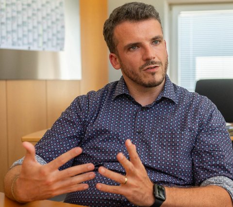 Harte Bewährungsprobe für Bürgermeister Raimon Ahrens. Harte Bewährungsprobe für Bürgermeister Raimon Ahrens.