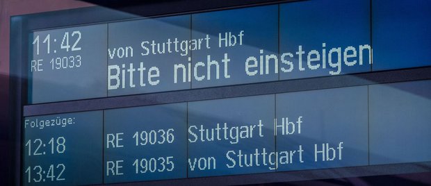 Zug fährt nicht, bitte nicht einsteigen. Foto: Joachim E. Röttgers